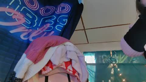 Londoncashmere69  online show from January 18, 2025, 2:23 pm