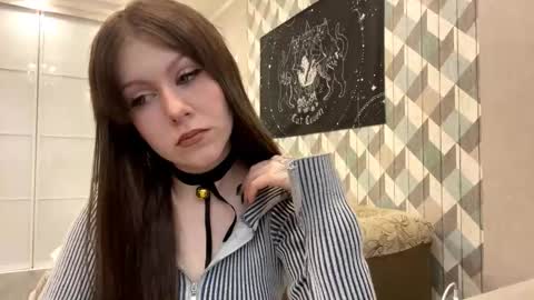 Snapshot of looking_me chatting on October 10, 2025, 5:17 am EVA online show from October 10, 2025, 5:17 am