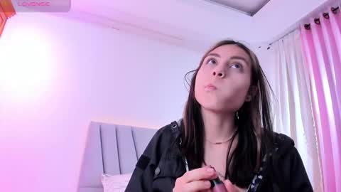 Snapshot of loolii_pink chatting on September 16, 2025, 1:01 pm Loly online show from September 16, 2025, 1:01 pm