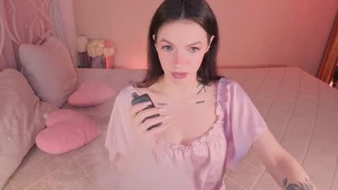 Snapshot of loonacom chatting on October 17, 2025, 8:22 pm Luna online show from October 17, 2025, 8:22 pm