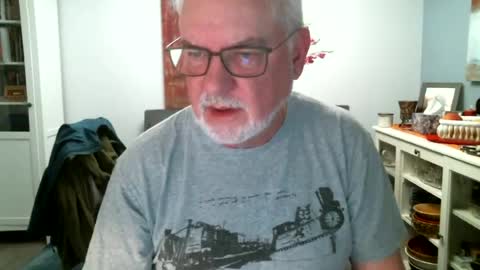 Snapshot of loop102 chatting on July 18, 2026, 3:16 pm loop102 online show from July 18, 2026, 3:16 pm