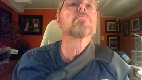 loosegravl online show from July 11, 2026, 6:54 pm