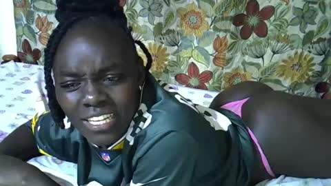 lora_amor online show from April 10, 2026, 3:39 pm