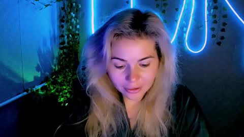 Lora online show from September 24, 2025, 2:26 am