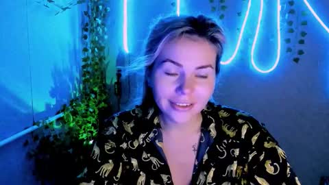 Lora online show from September 26, 2025, 2:15 am