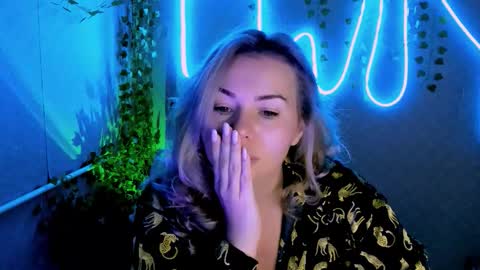 Lora online show from September 29, 2025, 2:38 am