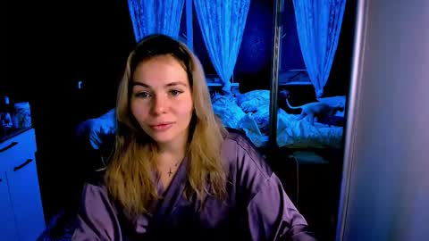 Lora online show from December 4, 2025, 2:43 am