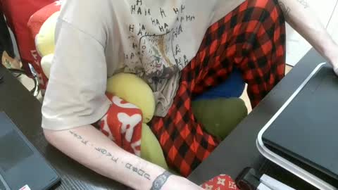 Snapshot of lordxw chatting on December 10, 2024, 6:38 pm LORDXW online show from December 10, 2024, 6:38 pm