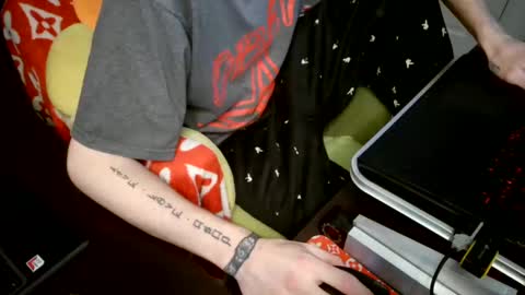 Snapshot of lordxw chatting on December 18, 2024, 11:19 pm LORDXW online show from December 18, 2024, 11:19 pm