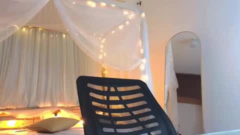 Snapshot of loreaniss chatting on October 6, 2025, 11:13 pm loreanis online show from October 6, 2025, 11:13 pm