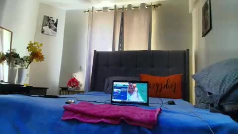 LORELAH online show from November 30, 2025, 7:45 am