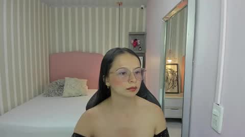 lorelaigiven online show from November 12, 2025, 12:27 pm