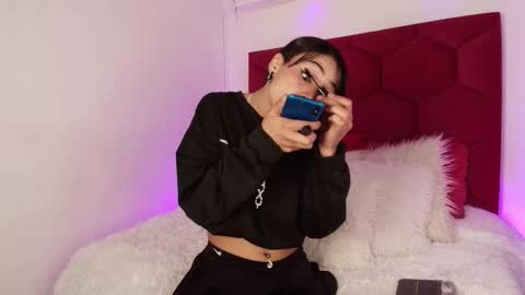 LORELI online show from November 7, 2025, 3:28 am