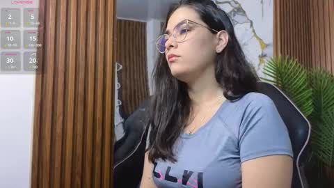 Loren online show from June 5, 2026, 2:29 am