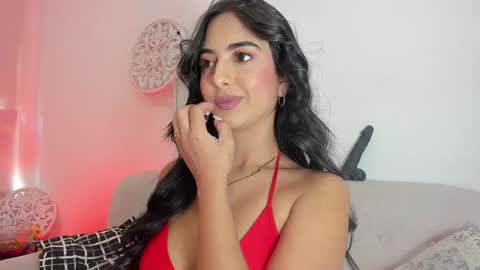 L O R E N online show from January 22, 2025, 5:49 pm