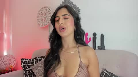 L O R E N online show from January 26, 2025, 5:02 pm