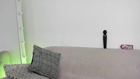 L O R E N online show from March 12, 2025, 3:51 pm