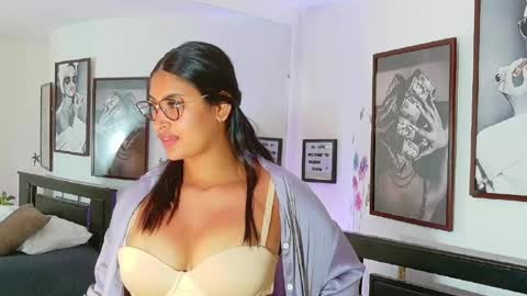 loretahorny online show from April 6, 2026, 1:01 pm