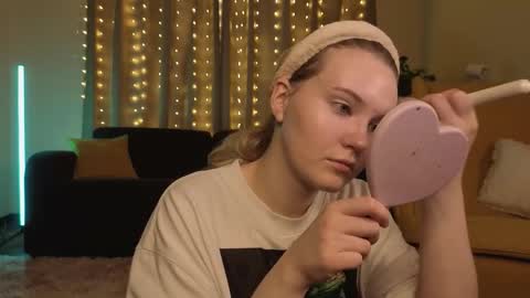 Snapshot of lorettacarnley chatting on November 6, 2025, 7:09 am Alice online show from November 6, 2025, 7:09 am