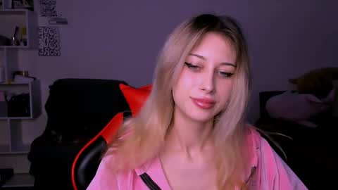 Snapshot of lori_meow chatting on October 14, 2025, 4:30 pm Lori online show from October 14, 2025, 4:30 pm