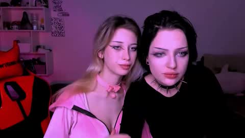 Snapshot of lori_meow chatting on November 4, 2025, 9:03 pm Lori online show from November 4, 2025, 9:03 pm