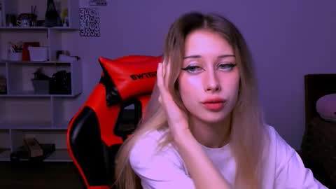 Snapshot of lori_meow chatting on November 13, 2025, 8:19 pm Lori online show from November 13, 2025, 8:19 pm