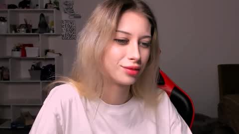 Snapshot of lori_meow chatting on November 16, 2025, 2:22 pm Lori online show from November 16, 2025, 2:22 pm