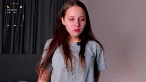 Snapshot of loribis chatting on October 31, 2025, 1:23 pm Mia online show from October 31, 2025, 1:23 pm