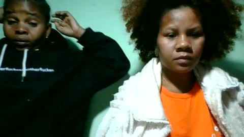 lorienne98 online show from June 19, 2026, 11:41 pm