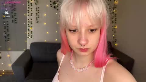 Snapshot of lorilorilorilori chatting on November 6, 2025, 7:31 am lorilorilorilori online show from November 6, 2025, 7:31 am