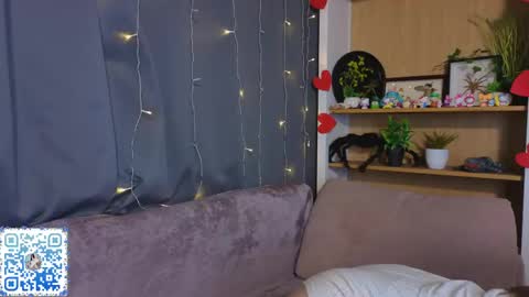 Nicole online show from April 19, 2026, 7:16 pm