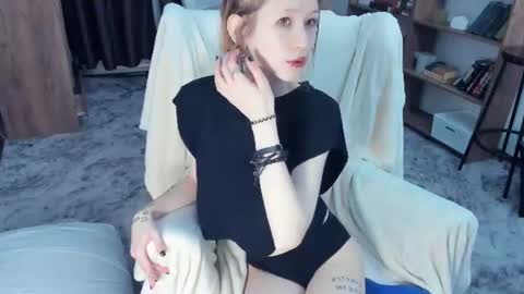 Snapshot of lorineponter chatting on July 8, 2026, 8:08 am Ronny online show from July 8, 2026, 8:08 am