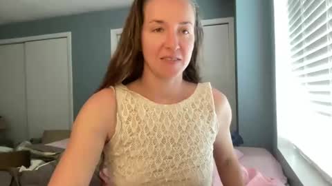 lothlori online show from April 6, 2026, 5:25 pm