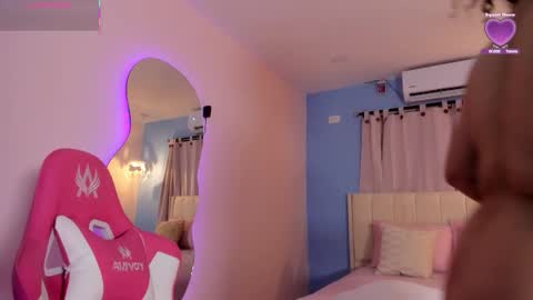 Snapshot of lou_22_ chatting on February 10, 2026, 12:31 pm Lou online show from February 10, 2026, 12:31 pm