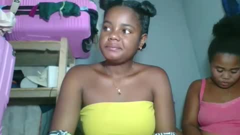 Snapshot of louane98 chatting on February 16, 2026, 12:23 pm louane98 online show from February 16, 2026, 12:23 pm