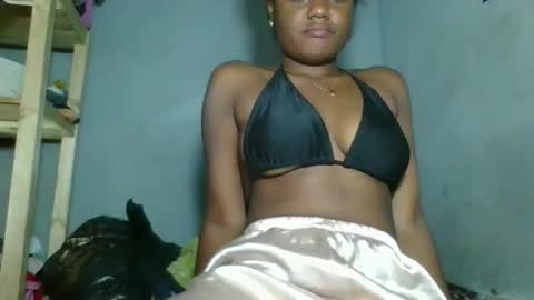 Snapshot of louane98 chatting on February 25, 2026, 4:27 pm louane98 online show from February 25, 2026, 4:27 pm