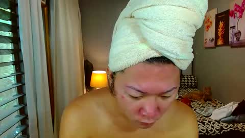 Snapshot of louie_sexy chatting on February 1, 2025, 3:41 am Cathy online show from February 1, 2025, 3:41 am