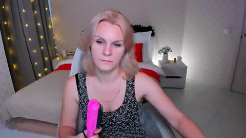 Snapshot of louisa_bay chatting on December 30, 2024, 7:48 am Louisa online show from December 30, 2024, 7:48 am