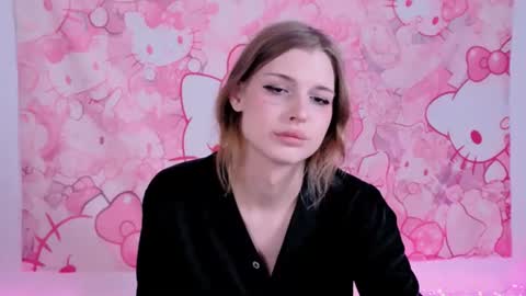 LouiseKane online show from July 19, 2026, 4:22 pm