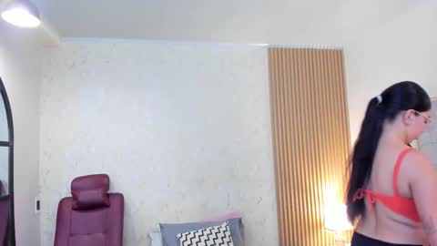 Snapshot of lourenfox chatting on November 8, 2025, 11:43 am Louren Fox online show from November 8, 2025, 11:43 am