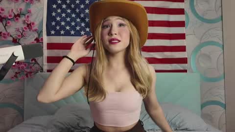 lovamanda online show from June 3, 2026, 10:37 pm