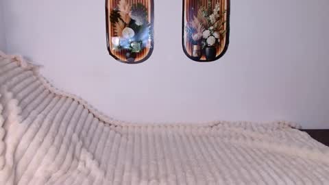 love bella  online show from April 3, 2026, 12:08 am