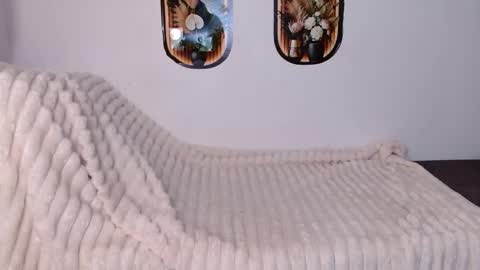 love bella  online show from April 15, 2026, 12:17 am