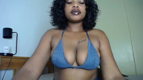 Snapshot of love_niahh chatting on February 20, 2026, 11:32 am niahh online show from February 20, 2026, 11:32 am