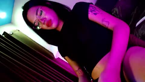 Snapshot of love_seren chatting on October 30, 2025, 11:11 am Seren online show from October 30, 2025, 11:11 am