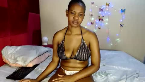 Snapshot of love_sparkle chatting on October 4, 2025, 4:38 pm love_sparkle online show from October 4, 2025, 4:38 pm