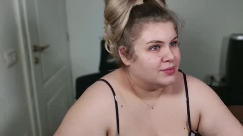 Snapshot of love_wiggy18 chatting on December 21, 2025, 1:51 pm Ally online show from December 21, 2025, 1:51 pm