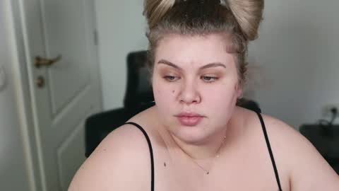 Snapshot of love_wiggy18 chatting on January 5, 2026, 6:22 pm Ally online show from January 5, 2026, 6:22 pm