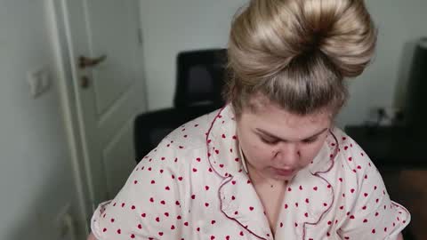 Snapshot of love_wiggy18 chatting on January 7, 2026, 6:49 am Ally online show from January 7, 2026, 6:49 am