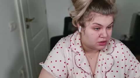 Snapshot of love_wiggy18 chatting on January 8, 2026, 6:16 am Ally online show from January 8, 2026, 6:16 am